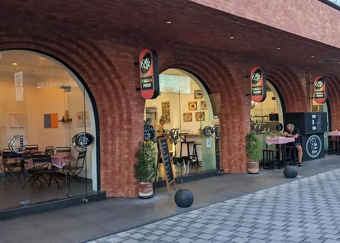 Bagus - Near & Trendy Shops, Restaurants, Cafes Villa Seminyak (Bali)
