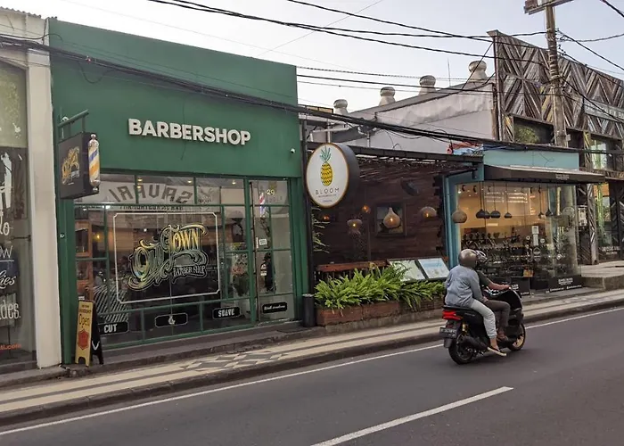 Bagus - Near & Trendy Shops, Restaurants, Cafes * Seminyak (Bali)