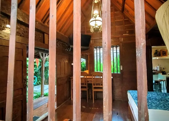 Bagus - Near & Trendy Shops, Restaurants, Cafes Villa Seminyak (Bali)