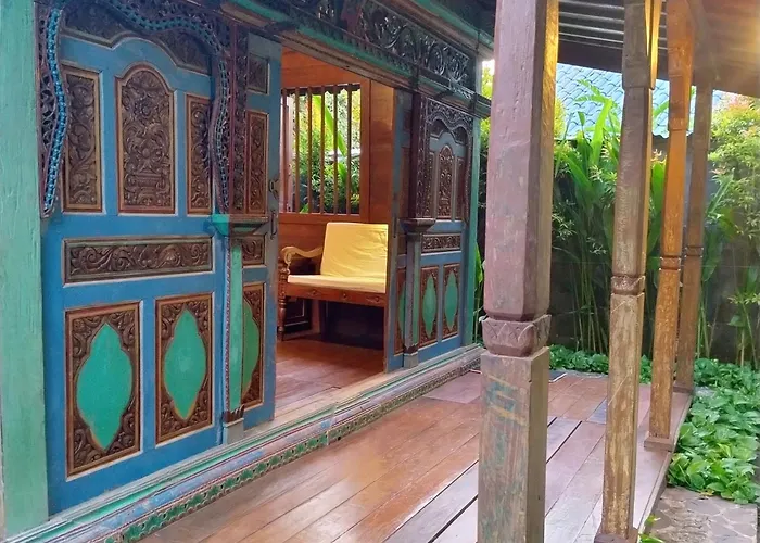 Bagus - Near & Trendy Shops, Restaurants, Cafes * Seminyak (Bali)