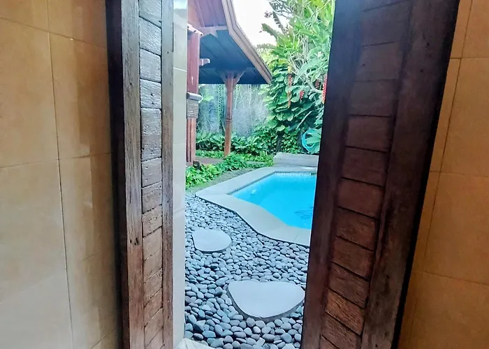Bagus - Near & Trendy Shops, Restaurants, Cafes Villa Seminyak (Bali)