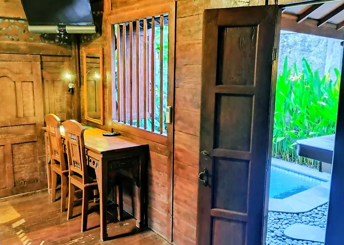 Bagus - Near & Trendy Shops, Restaurants, Cafes *