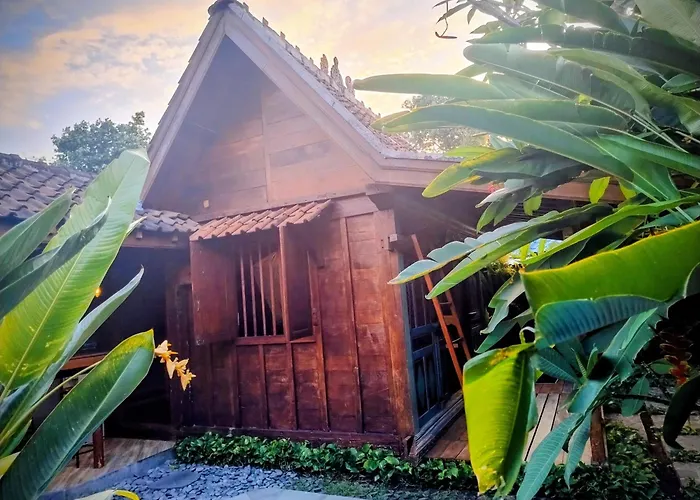 Bagus - Near & Trendy Shops, Restaurants, Cafes *